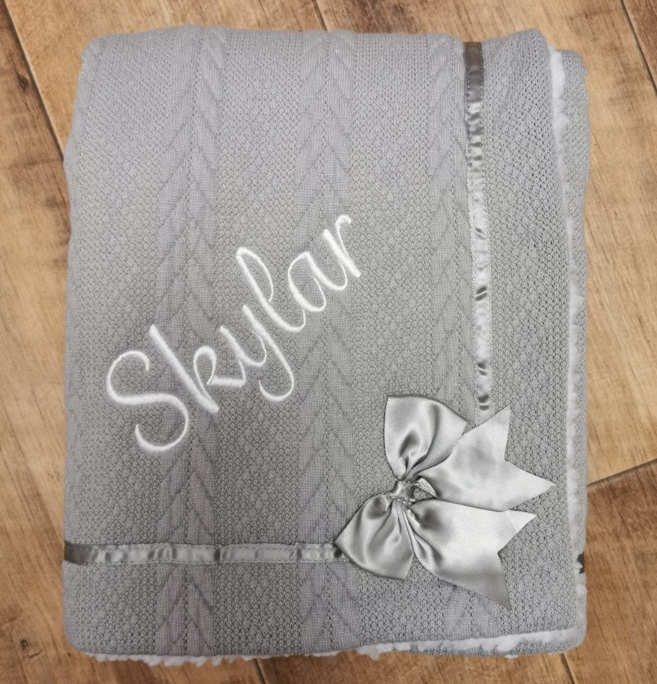 Beautiful Personalised Cable Knit Bow Blanket