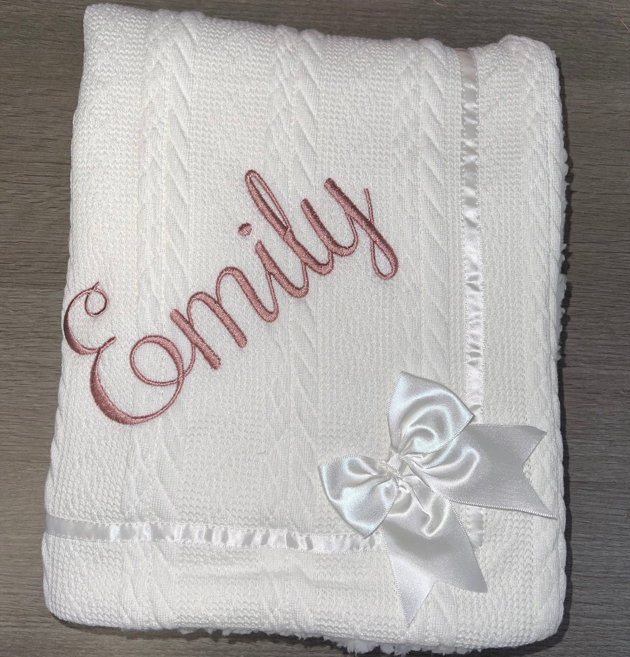 Beautiful Personalised Cable Knit Bow Blanket
